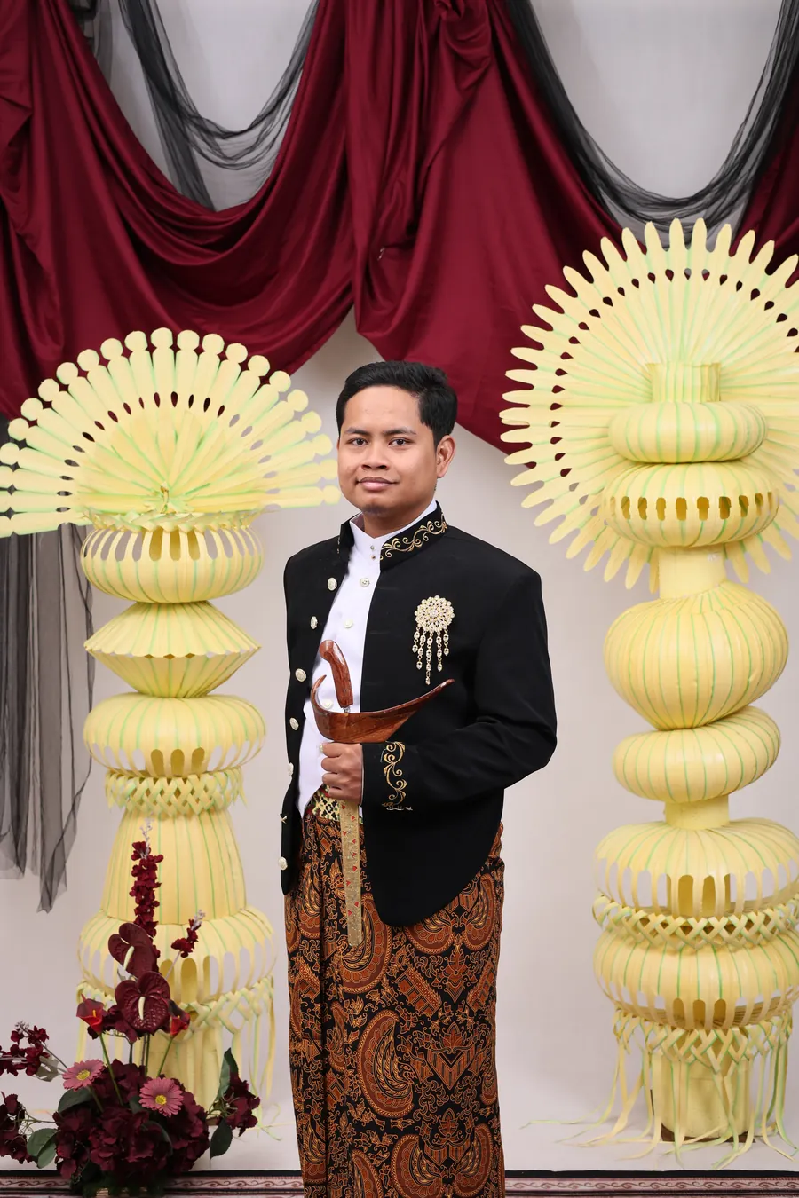 Foto Hafidh dalam busana Jawa